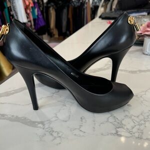 Authentic LV locket pumps. Size 41.